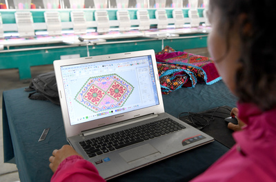 阿圖什刺繡 穿針引線，'繡'出就業(yè)新希望