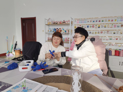 互聯(lián)網(wǎng)賦能巾幗創(chuàng)業(yè) 北大荒名山農(nóng)場(chǎng)工藝品加工引領(lǐng)致富新路